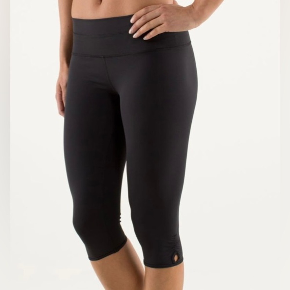Lululemon crop black pant size 8